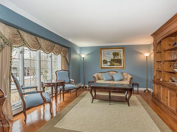 5th image of 12 Willow Ln