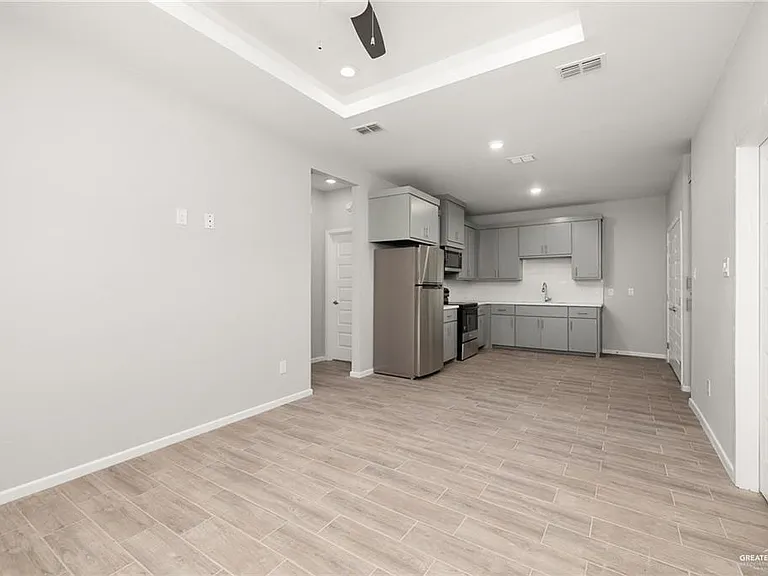 1601 W Hyatt Ave #18 — Photo 9