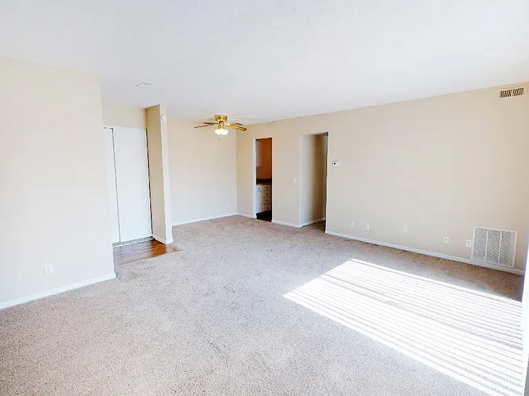 Crown Crossing Apartments — Photo 25
