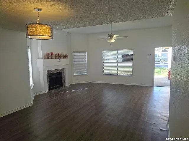 3 bed, 2.0 bath, 1311 sqft, $1,550 — Photo 2
