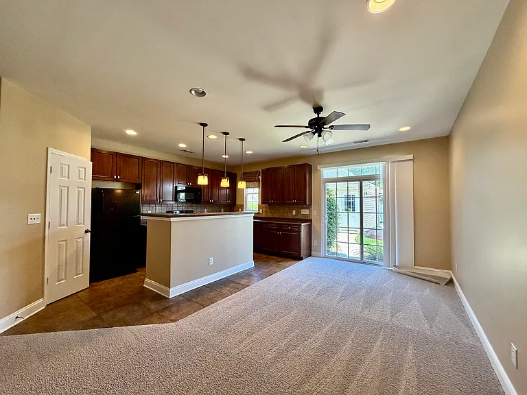 121 Walnut Cove Dr #D — Photo 8