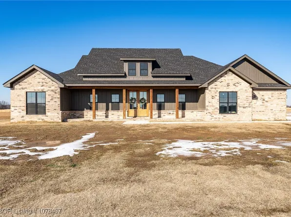 2439 W Drake Rd, Sallisaw, OK 74955