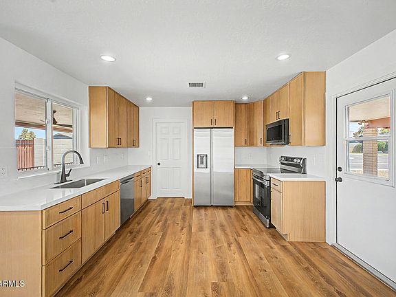 3rd image of 3508 E LARKSPUR Drive