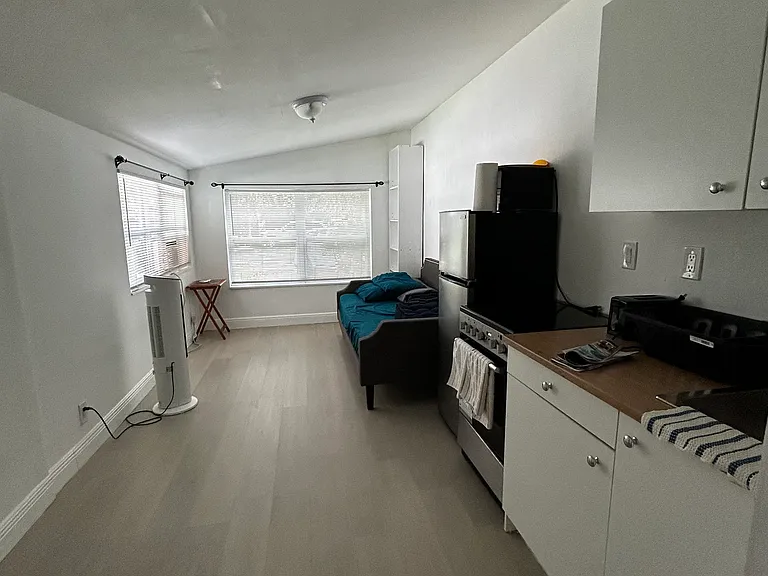 2206 N 28th Ave #1 — Photo 5