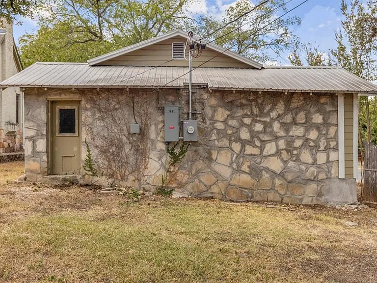 1801 Travis Heights Blvd — Photo 9