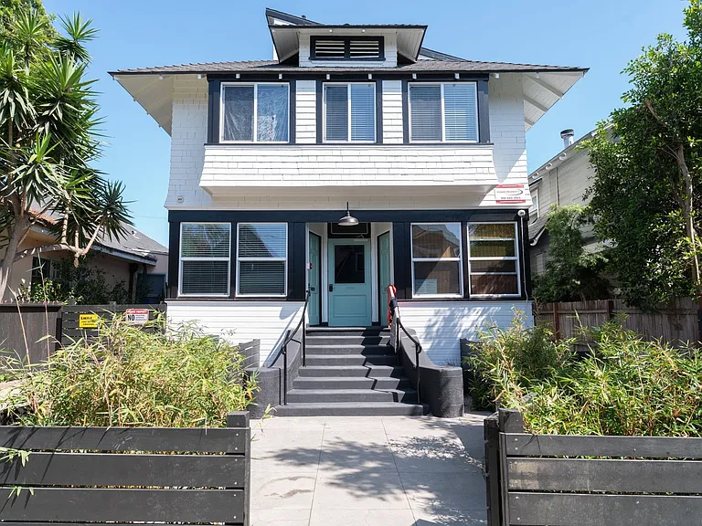 22-24 Park Ave — Photo 1
