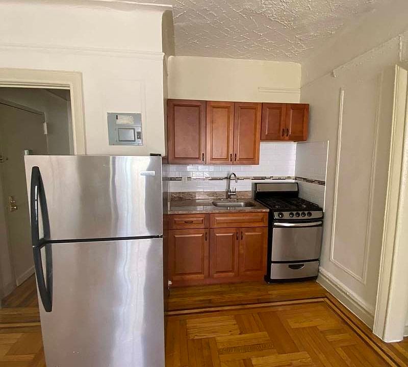 2nd image of 1115 Jerome Ave APT 7I