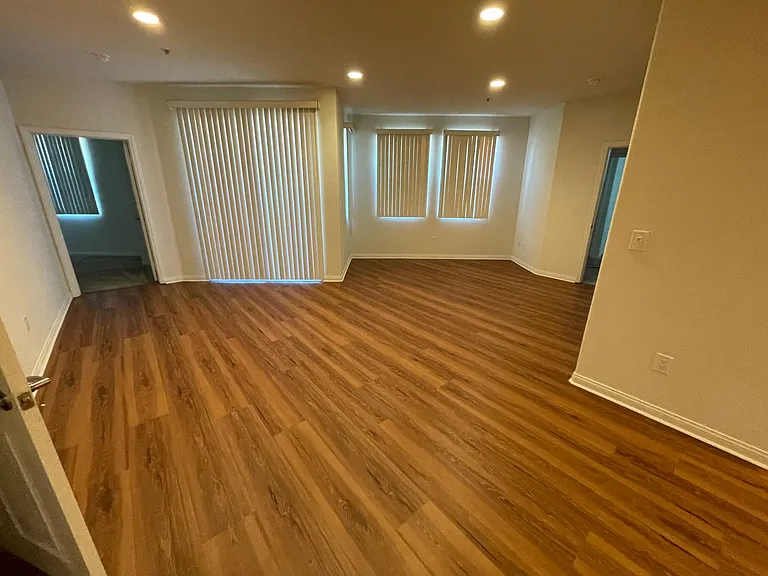 Glenoaks Villas — Photo 64