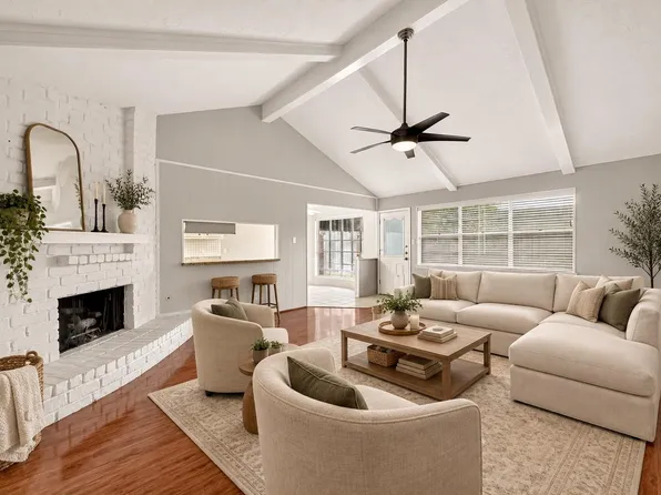 13511 Brook Hollow Dr, Sugar Land, TX 77498