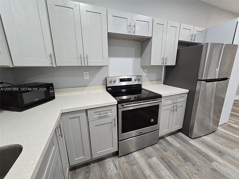 1629 SW 6th St #4 — Photo 15