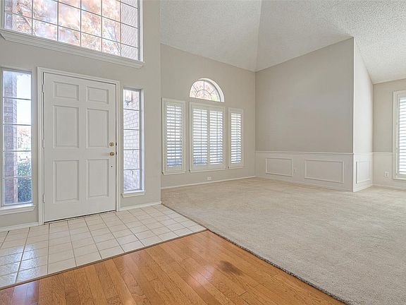 4th image of 220 Loma Alta Dr