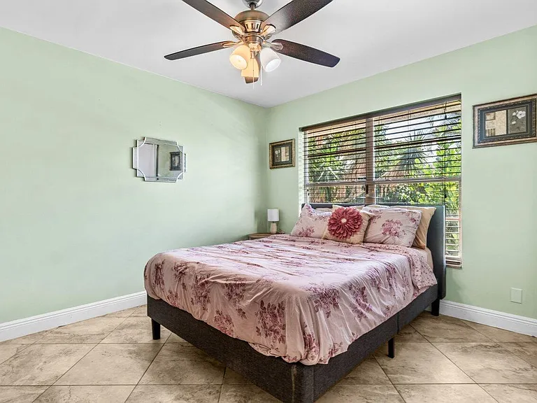 1352 Wyndcliff Dr — Photo 18