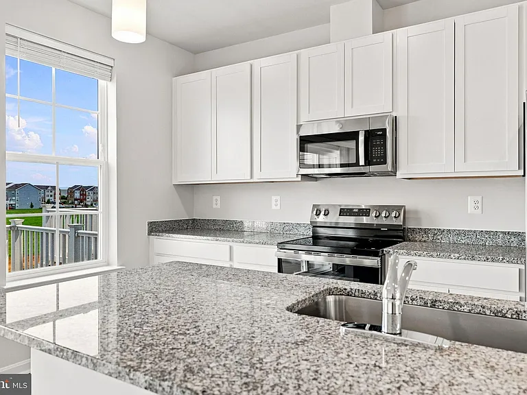 417 Seeback Dr — Photo 24