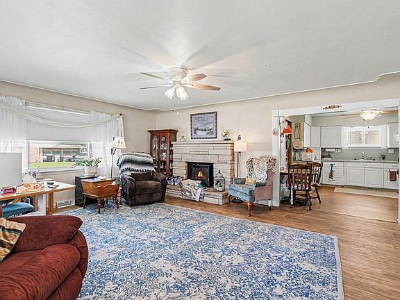 4th image of 701 Rhodes St