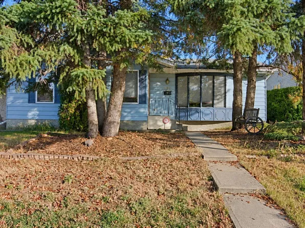 10824 35th Ave NW, Edmonton, AB T6J 2V3