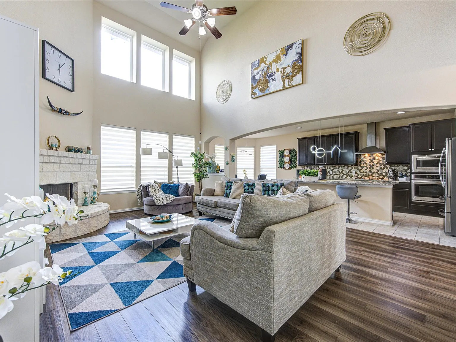 4 bed, 3.5 bath, 3810 sqft, $3,700 — Photo 3
