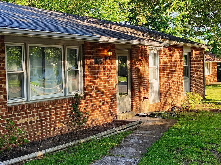 936 Longfellow Ct — Photo 1