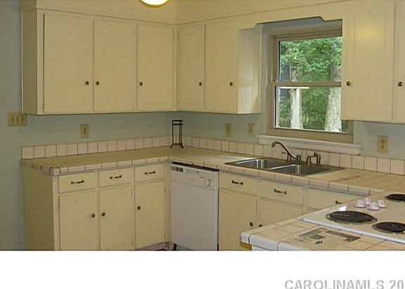 4th image of 4800 Carousel Dr