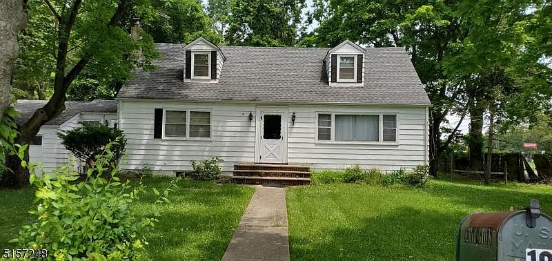 2nd image of 10 Bennington Pkwy