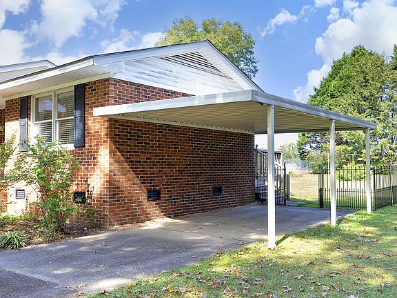 3rd image of 44 White Oak Dr