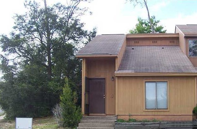 1st image of 1201 Willow Ln