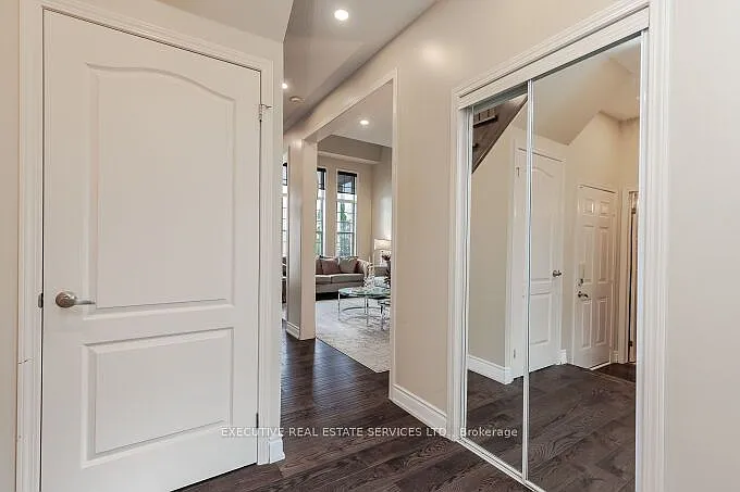 1129 Meighen Way N — Photo 14