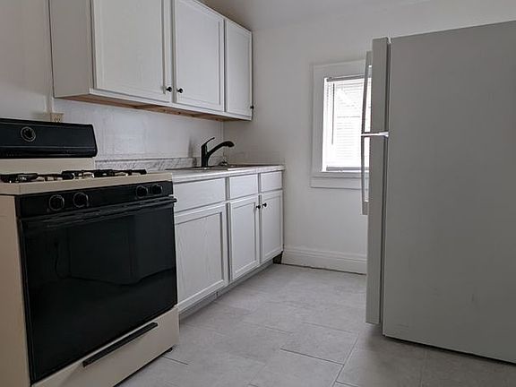 2nd image of 126 W Vine St #2