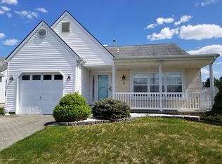 1 Gwyn Ct, Toms River, NJ 08757