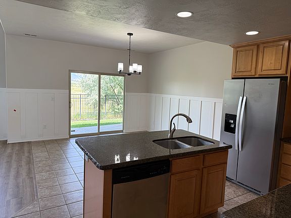 3rd image of 537 E 1540th St S