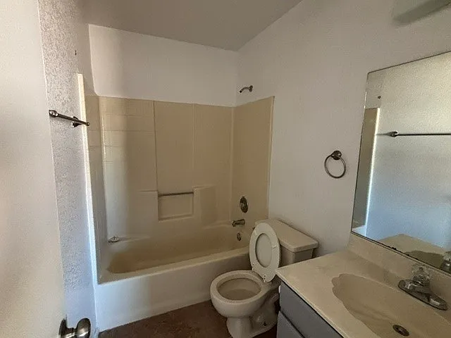 2700 W Shauna Dr — Photo 10