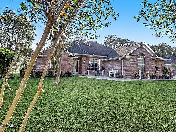 3rd image of 835 Hickory Springs Ln