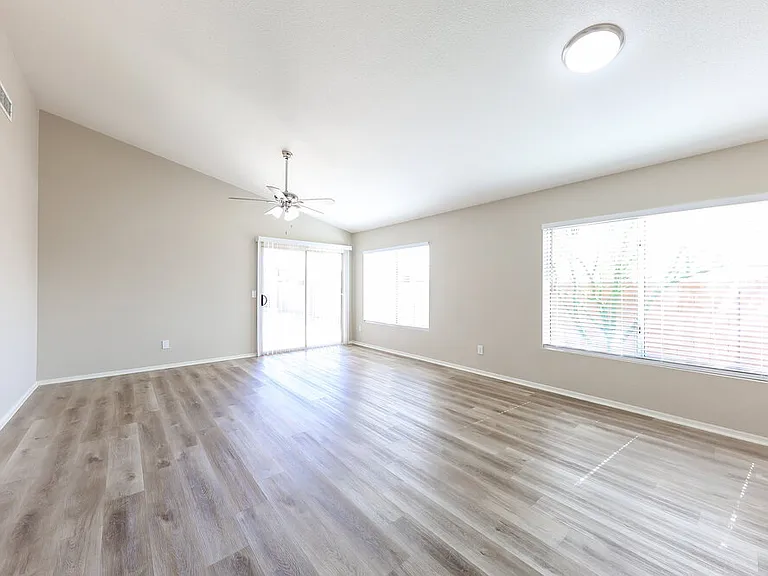 2310 E Morrow Dr — Photo 4