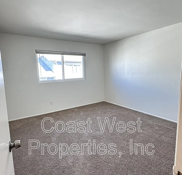 1174 Cypress Ave — Photo 22