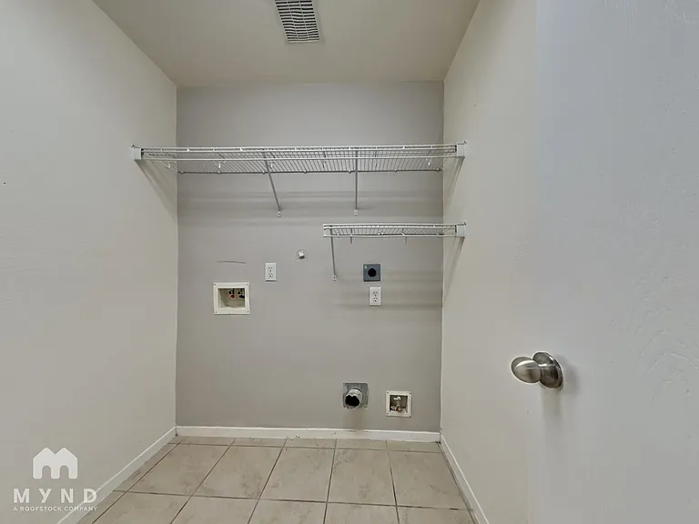 3338 Becker Glen St — Photo 21