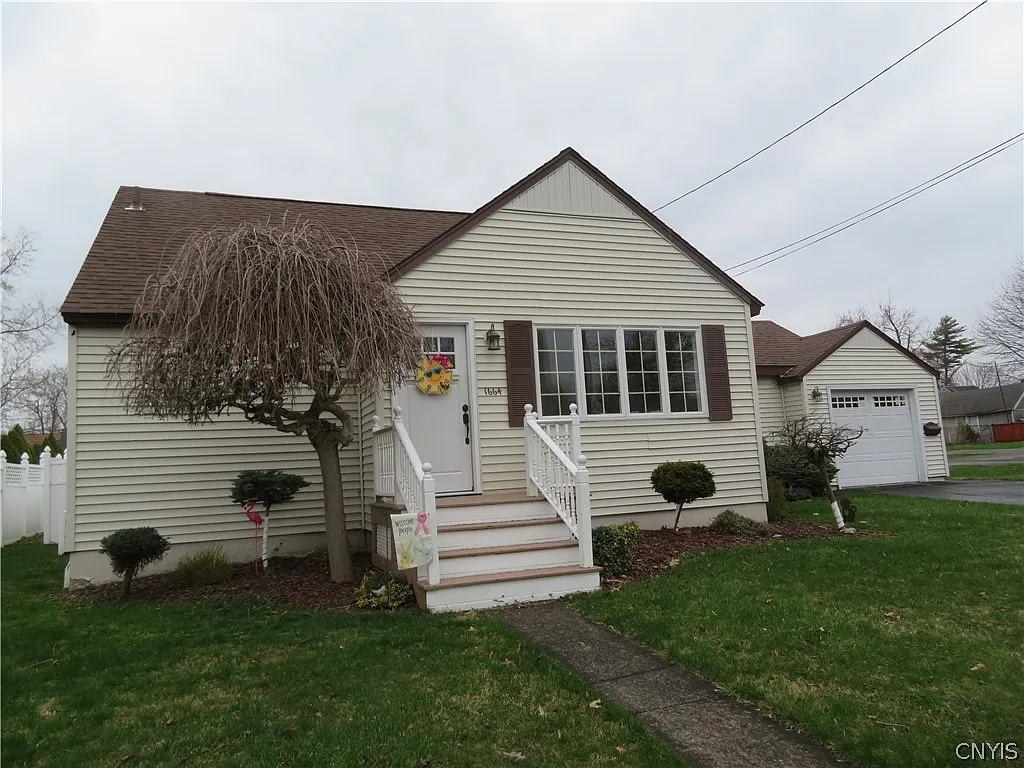 1664 Grandview Ave photo 1