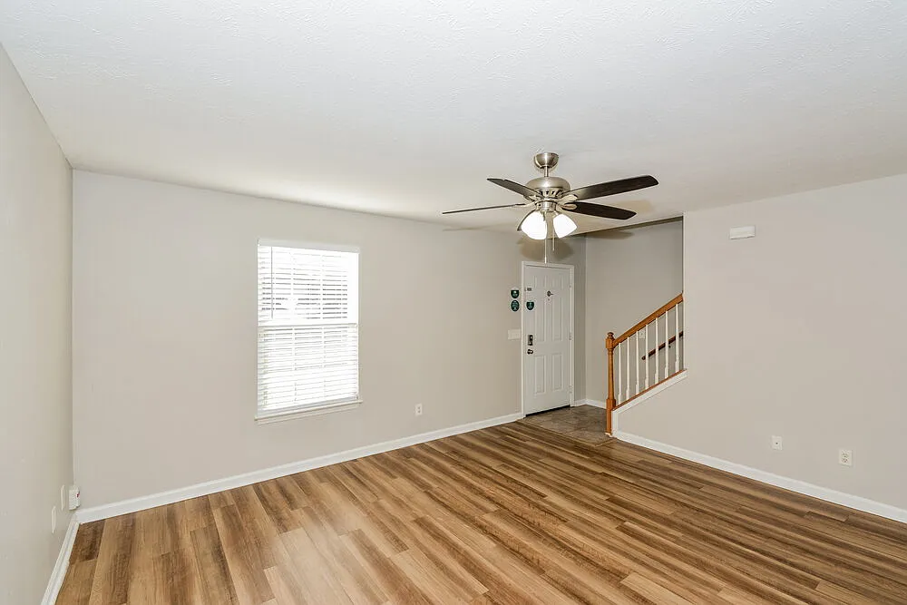 3 bed, 2.0 bath, 1609 sqft, $2,040 — Photo 4