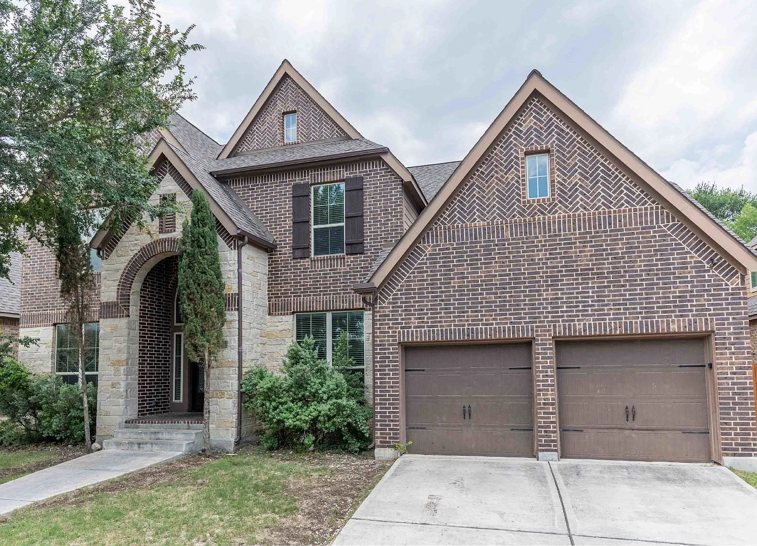 5 bed, 4.5 bath, 3786 sqft, $2,390 — Photo 1