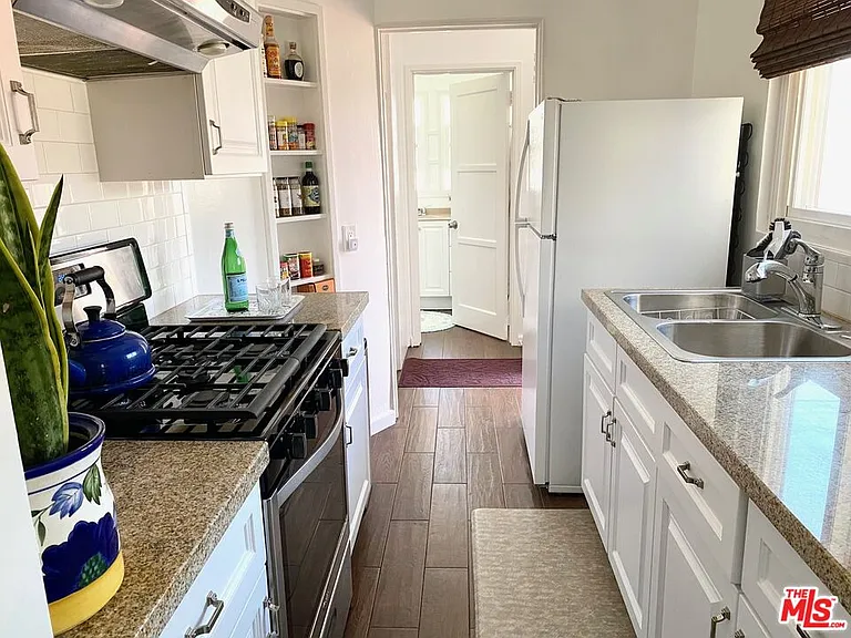 811 3/4 E Nutwood St #3/4 — Photo 5