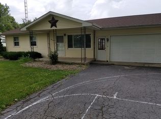 416 S Seymour St, Oakwood, IL 61858