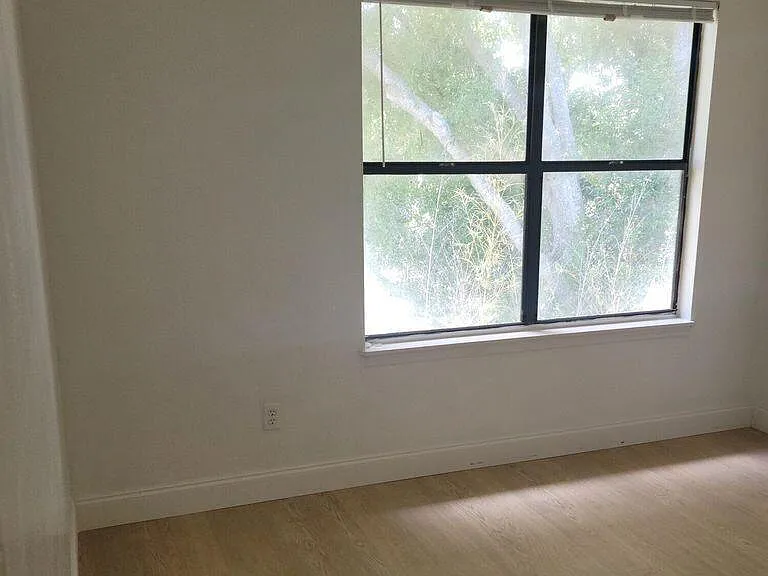 2313 N Congress Ave #33 — Photo 7