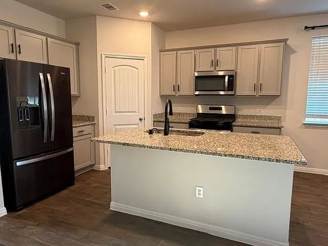 101 Lbj Ln — Photo 4