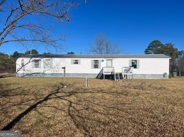 255 E Willow Lake Dr, Metter, GA 30439