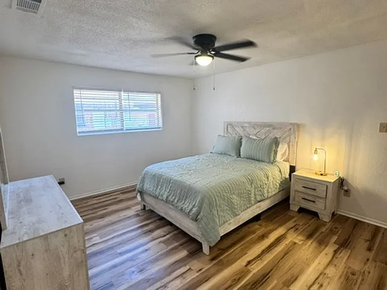 937 Minter Ln — Photo 10