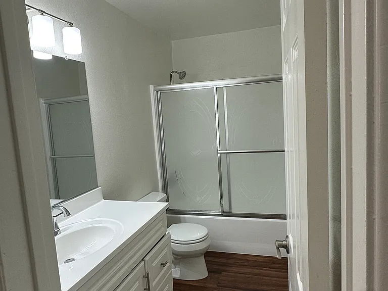 16205 Woodruff Ave — Photo 10