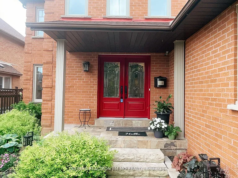 60 Silverbirch Pl — Photo 2