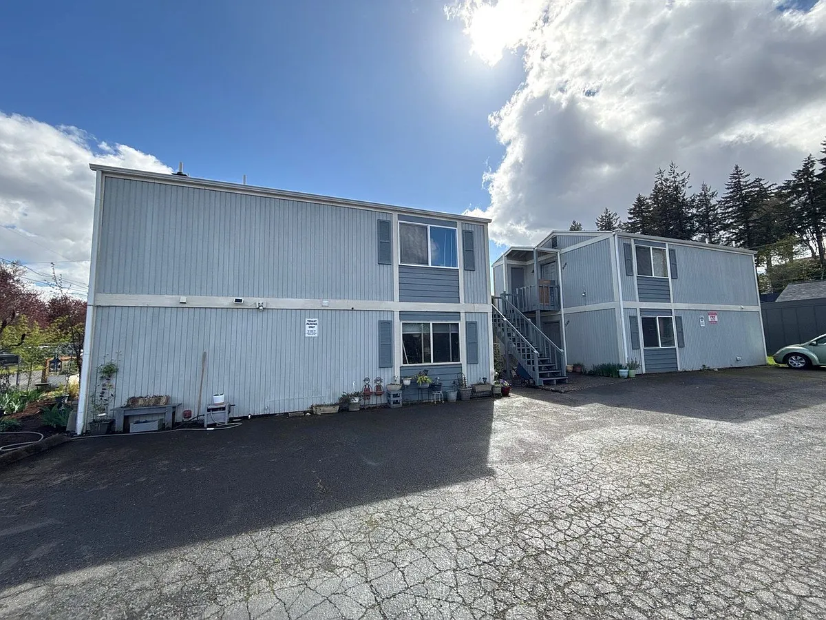 Building Photo - 2683 12th Pl SE