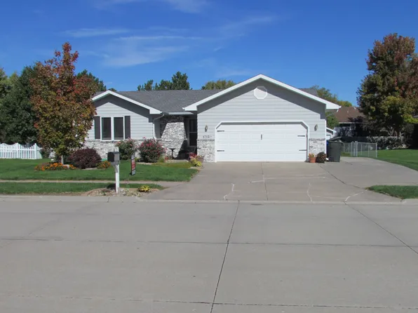 1712 E 43rd Street Pl, Kearney, NE 68847