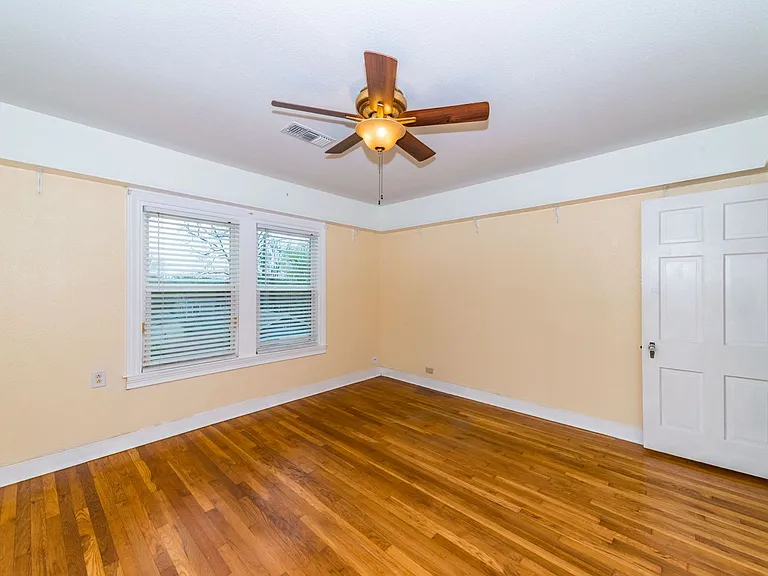 2-Bedroom Monticello Park Duplex - Upstairs Unit — Photo 24