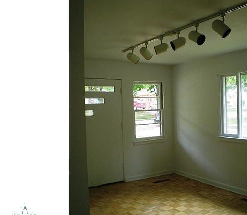 3rd image of 561 E Lexington Ave