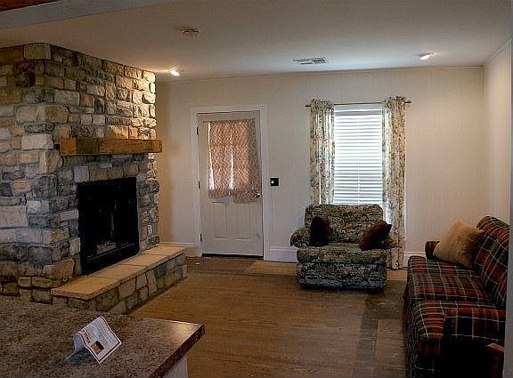 2nd image of 104 Fleming St